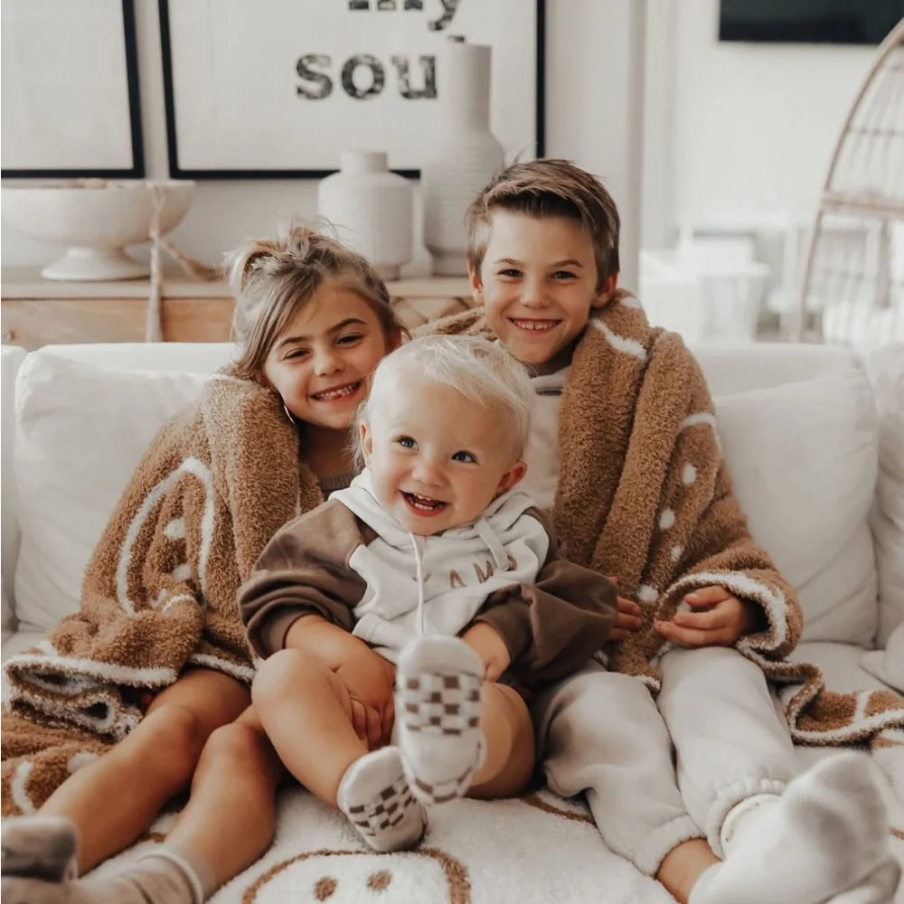 Styled collection Krista Horton smiley face blanket - Picture 2 of 2